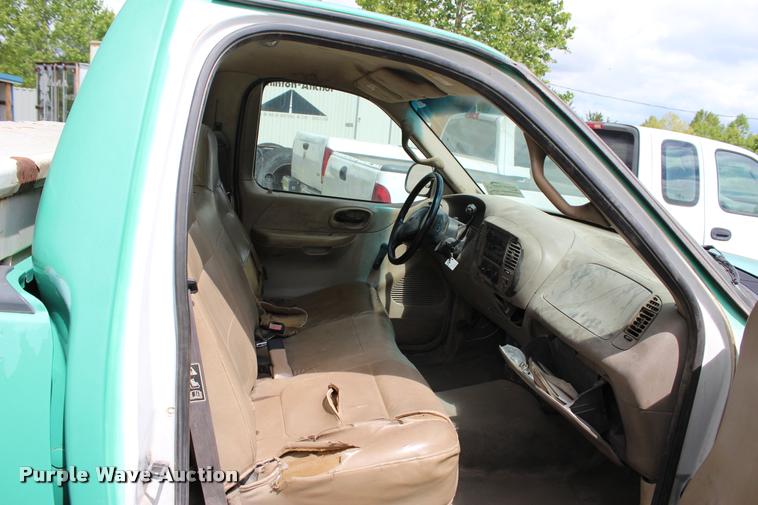 image for item DA2717 2001 Ford F150 pickup truck