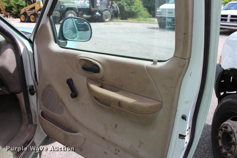 image for item DA2717 2001 Ford F150 pickup truck