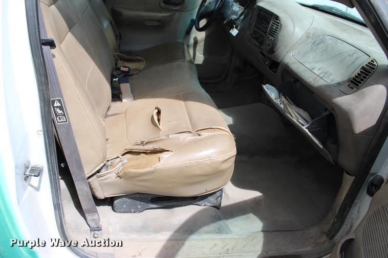 image for item DA2717 2001 Ford F150 pickup truck