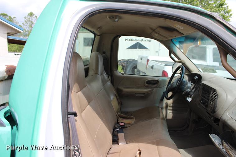 image for item DA2717 2001 Ford F150 pickup truck