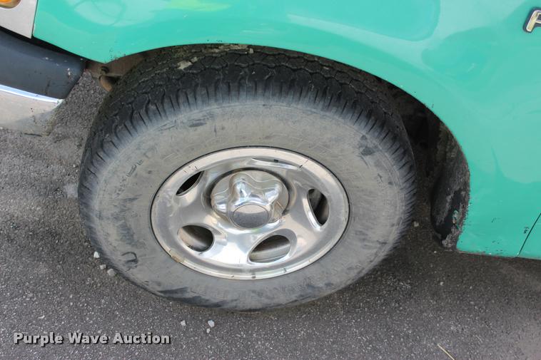 image for item DA2717 2001 Ford F150 pickup truck