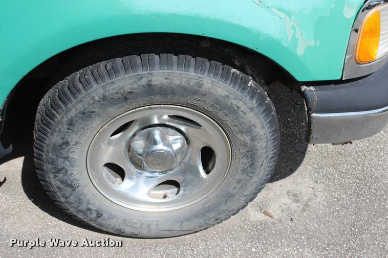 image for item DA2717 2001 Ford F150 pickup truck