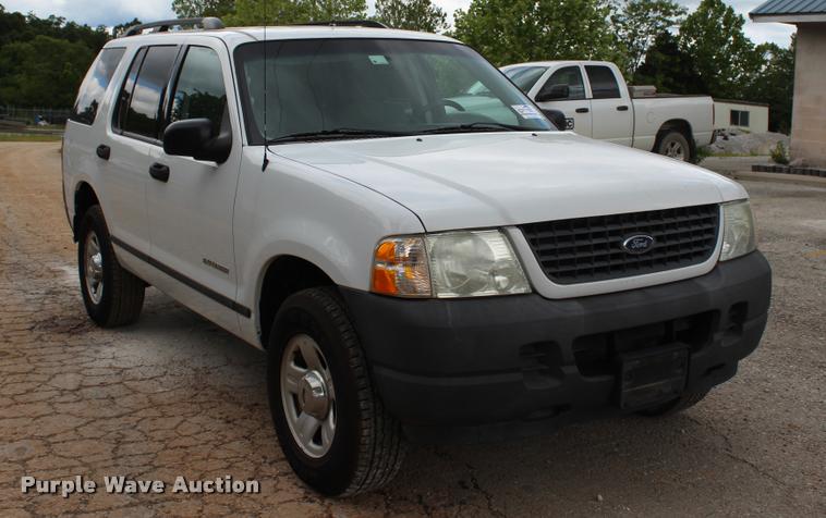 image for item DA2718 2004 Ford Explorer SUV