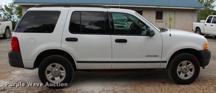 image for item DA2718 2004 Ford Explorer SUV