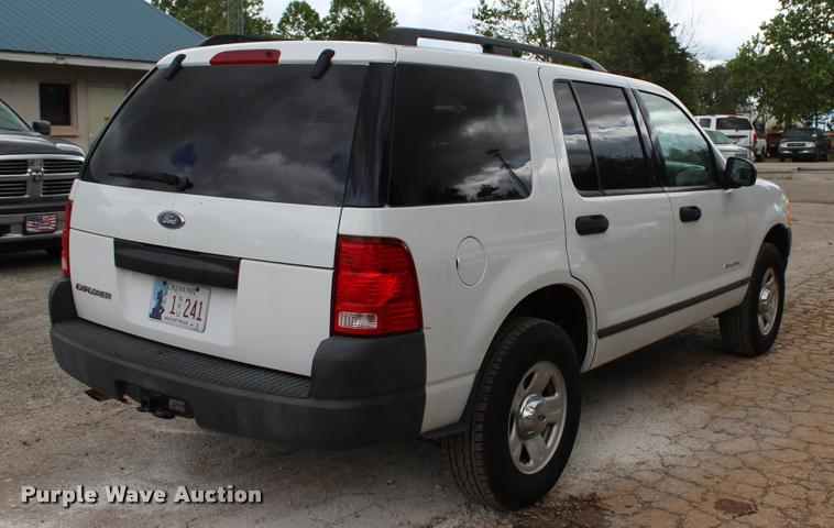 image for item DA2718 2004 Ford Explorer SUV