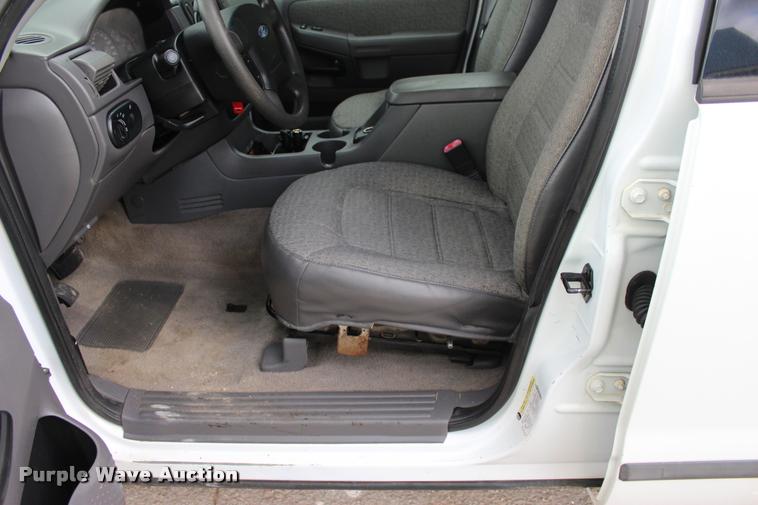 image for item DA2718 2004 Ford Explorer SUV