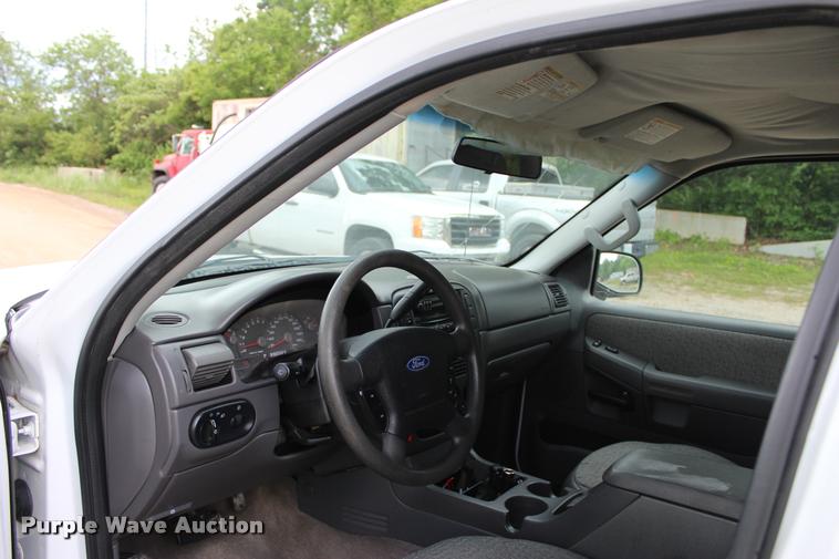 image for item DA2718 2004 Ford Explorer SUV