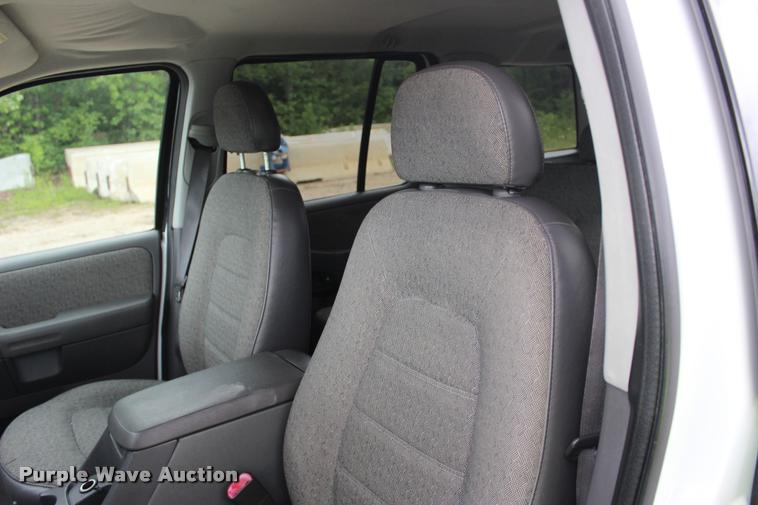 image for item DA2718 2004 Ford Explorer SUV
