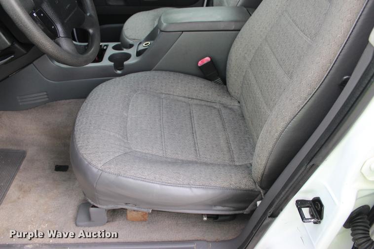 image for item DA2718 2004 Ford Explorer SUV