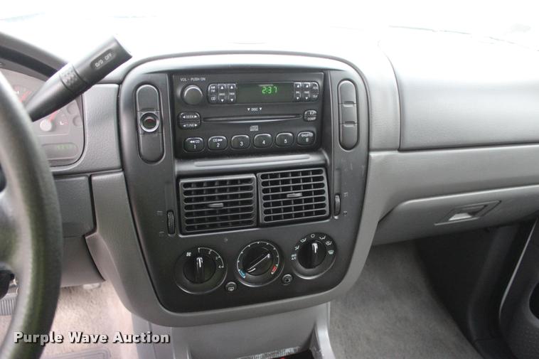 image for item DA2718 2004 Ford Explorer SUV