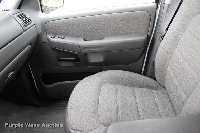 image for item DA2718 2004 Ford Explorer SUV