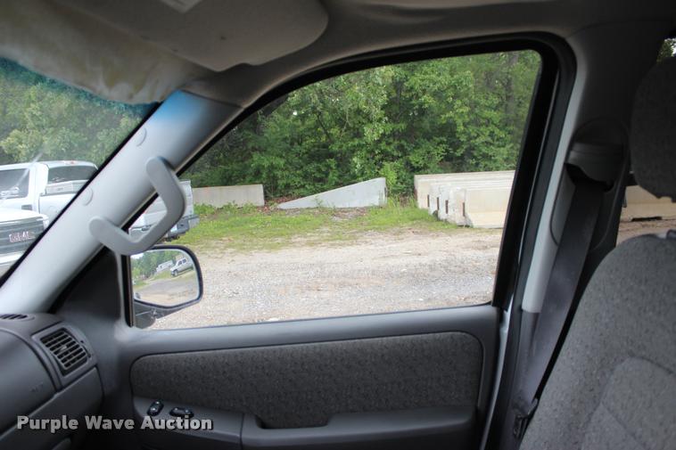 image for item DA2718 2004 Ford Explorer SUV