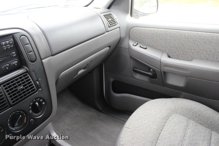 image for item DA2718 2004 Ford Explorer SUV