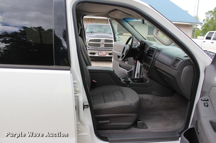 image for item DA2718 2004 Ford Explorer SUV