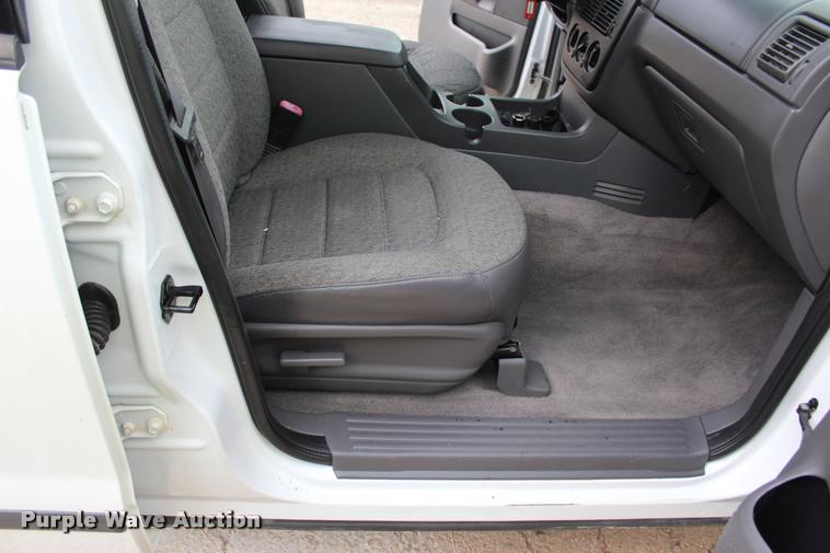 image for item DA2718 2004 Ford Explorer SUV