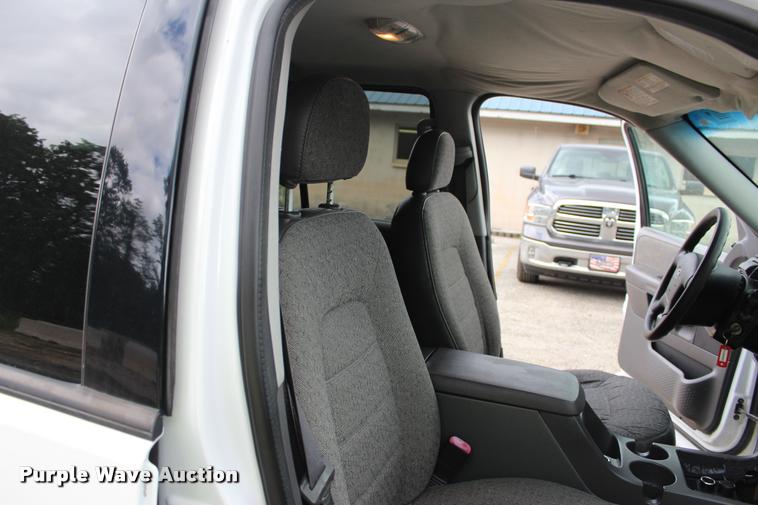 image for item DA2718 2004 Ford Explorer SUV