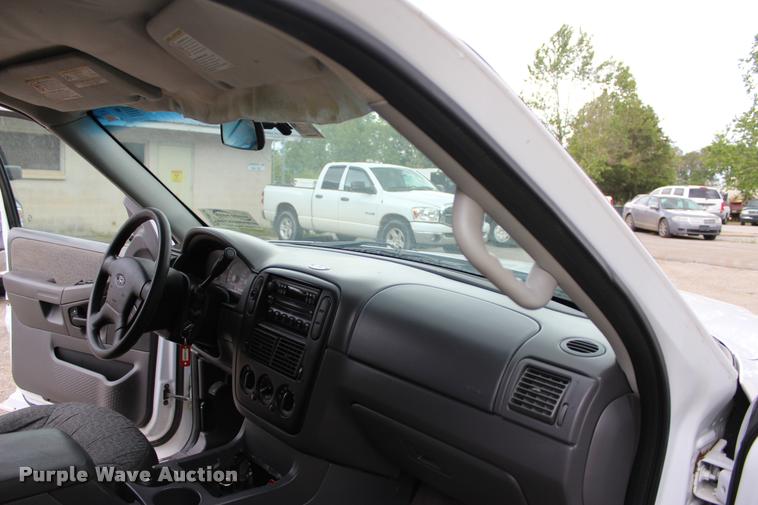 image for item DA2718 2004 Ford Explorer SUV