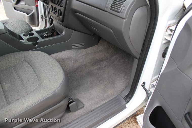 image for item DA2718 2004 Ford Explorer SUV