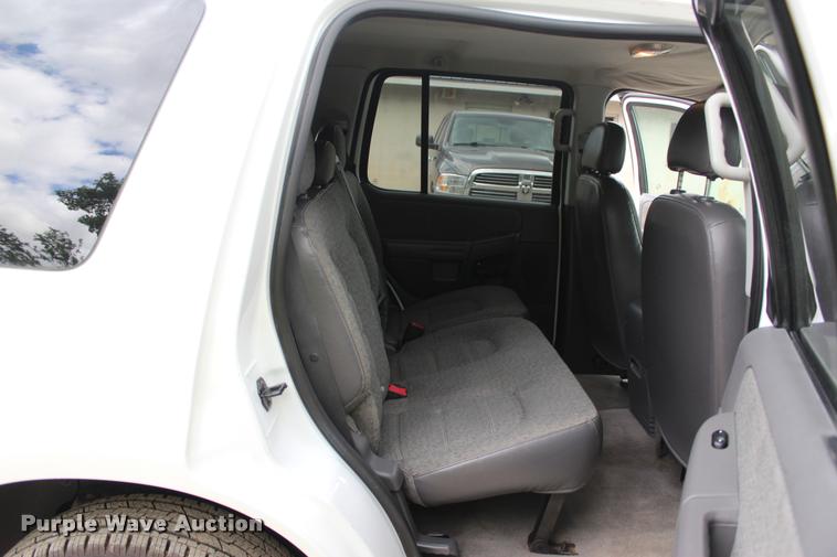 image for item DA2718 2004 Ford Explorer SUV
