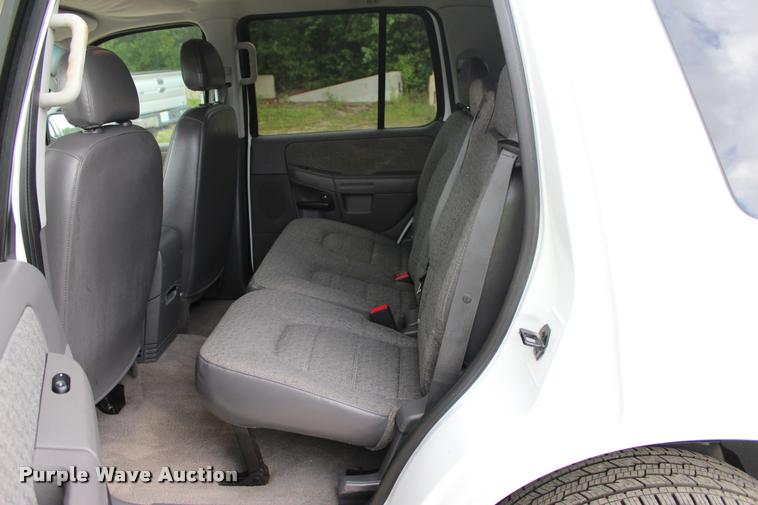 image for item DA2718 2004 Ford Explorer SUV