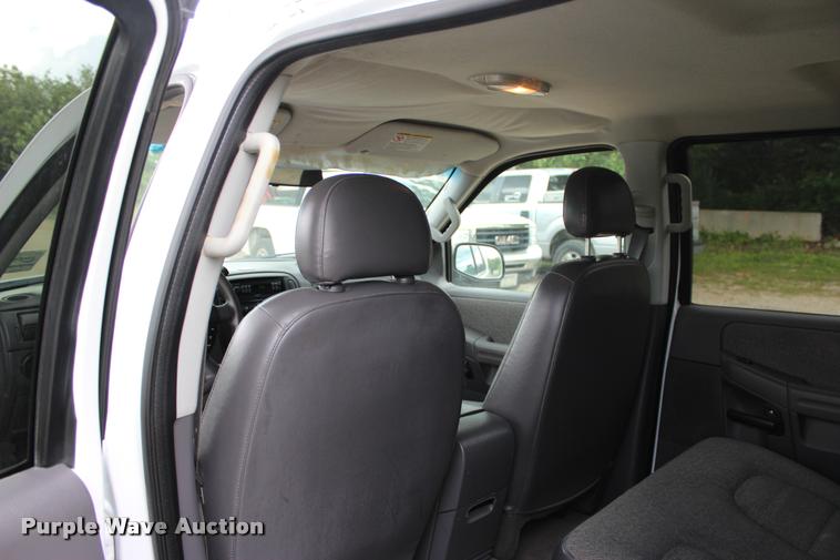 image for item DA2718 2004 Ford Explorer SUV