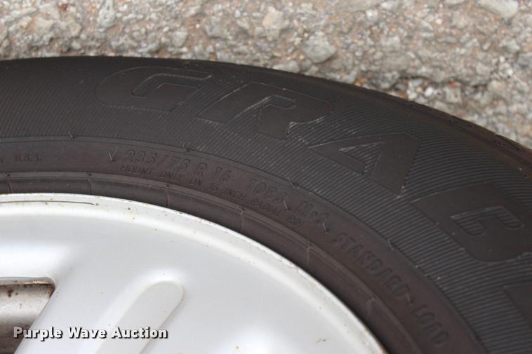 image for item DA2718 2004 Ford Explorer SUV