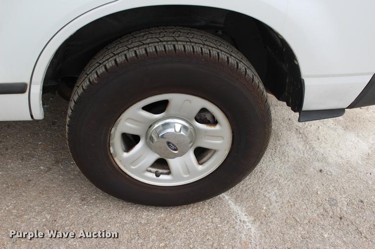 image for item DA2718 2004 Ford Explorer SUV