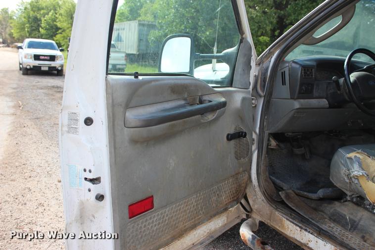 image for item DA2719 2003 Ford F450 Super Duty flatbed truck