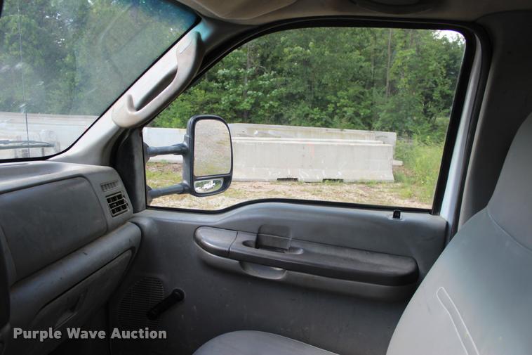 image for item DA2719 2003 Ford F450 Super Duty flatbed truck