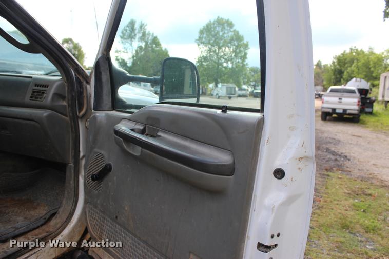 image for item DA2719 2003 Ford F450 Super Duty flatbed truck