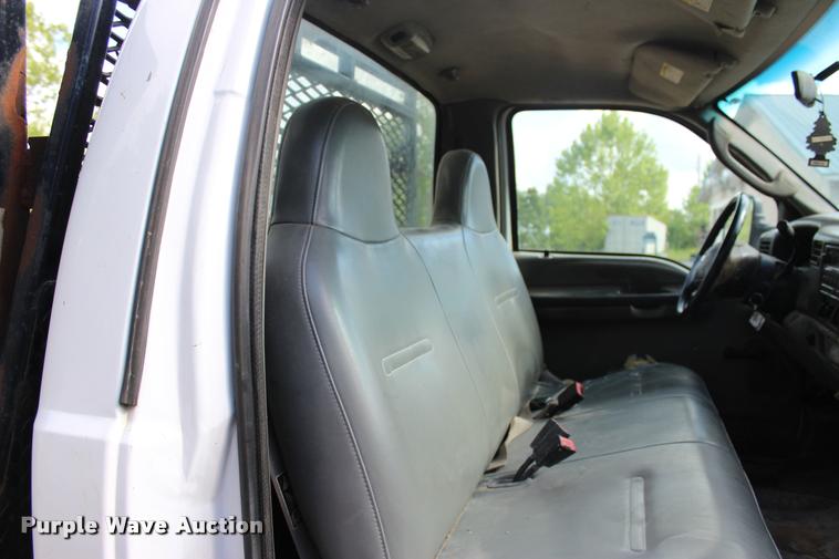 image for item DA2719 2003 Ford F450 Super Duty flatbed truck