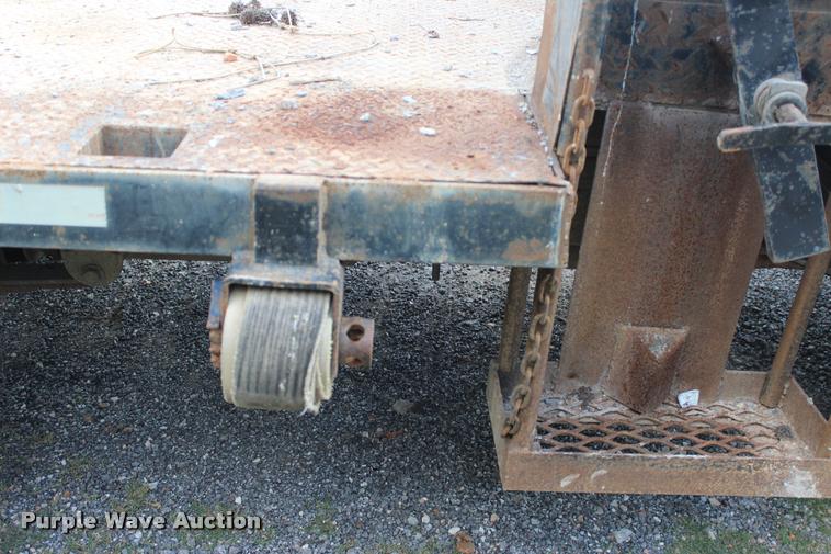 image for item DA2719 2003 Ford F450 Super Duty flatbed truck