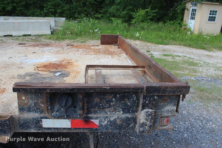 image for item DA2719 2003 Ford F450 Super Duty flatbed truck