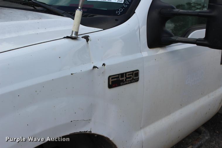 image for item DA2719 2003 Ford F450 Super Duty flatbed truck