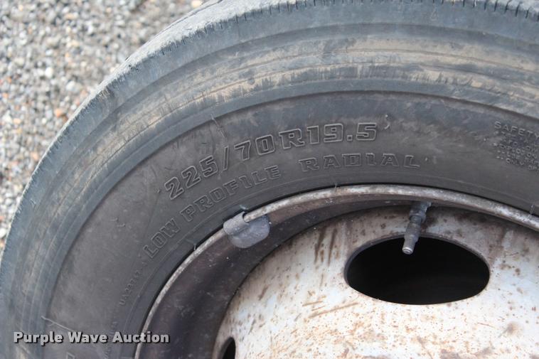 image for item DA2719 2003 Ford F450 Super Duty flatbed truck