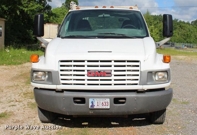 image for item DA2720 2006 GMC C5500 utility truck with crane