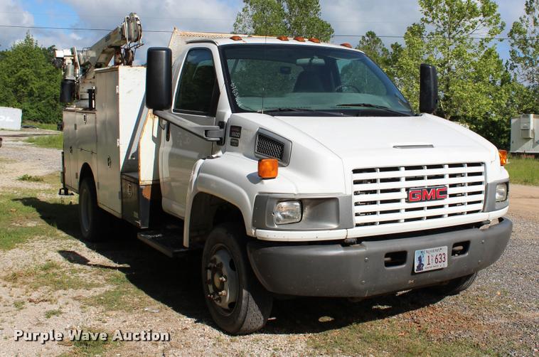 image for item DA2720 2006 GMC C5500 utility truck with crane