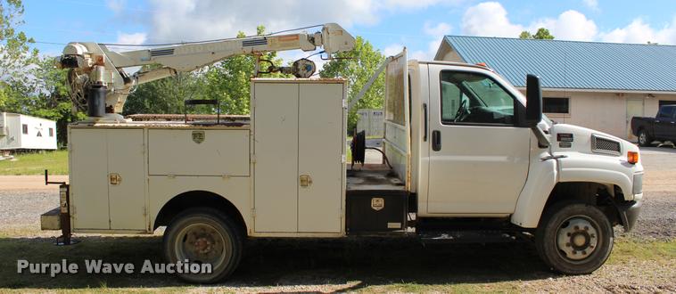 image for item DA2720 2006 GMC C5500 utility truck with crane