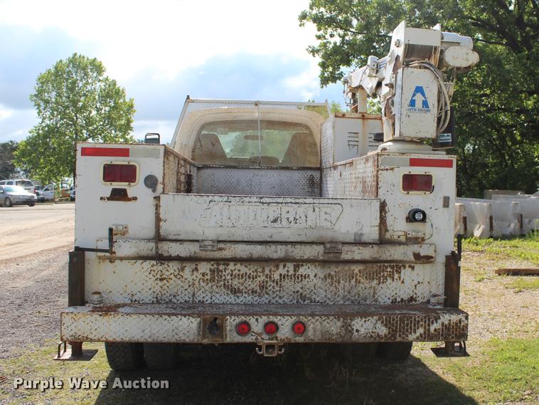 image for item DA2720 2006 GMC C5500 utility truck with crane