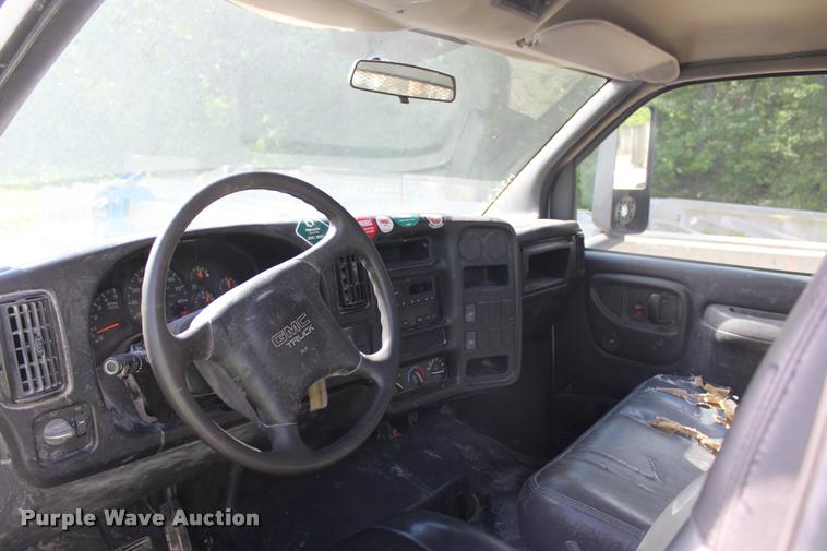 image for item DA2720 2006 GMC C5500 utility truck with crane