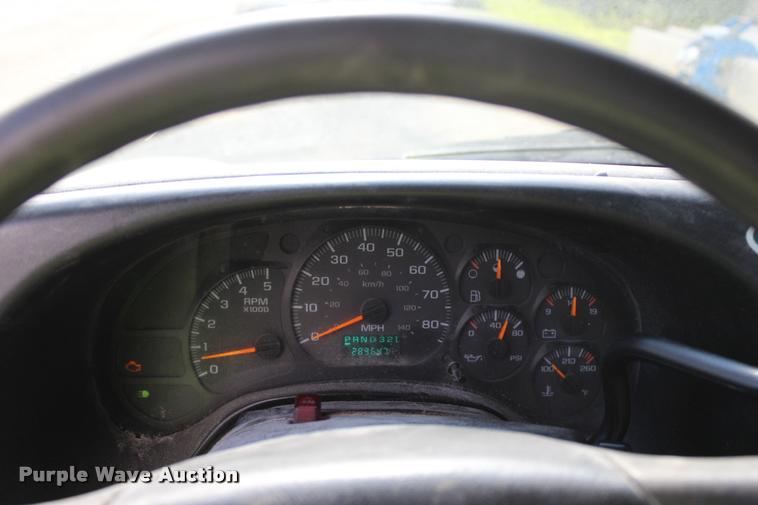 image for item DA2720 2006 GMC C5500 utility truck with crane