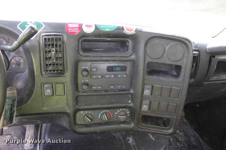image for item DA2720 2006 GMC C5500 utility truck with crane