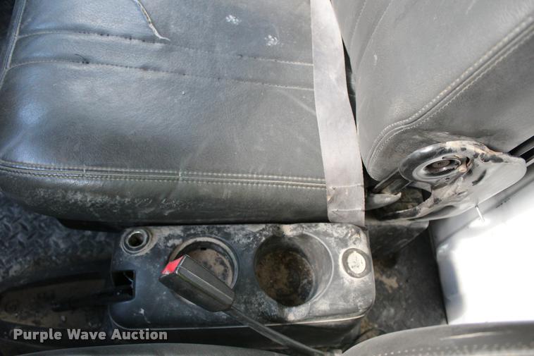 image for item DA2720 2006 GMC C5500 utility truck with crane