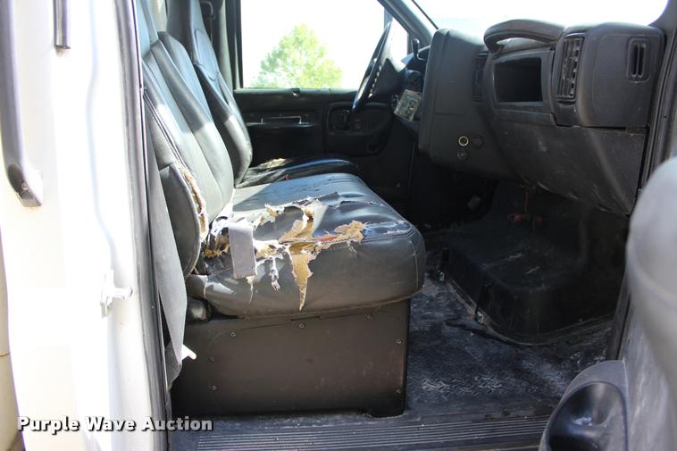 image for item DA2720 2006 GMC C5500 utility truck with crane