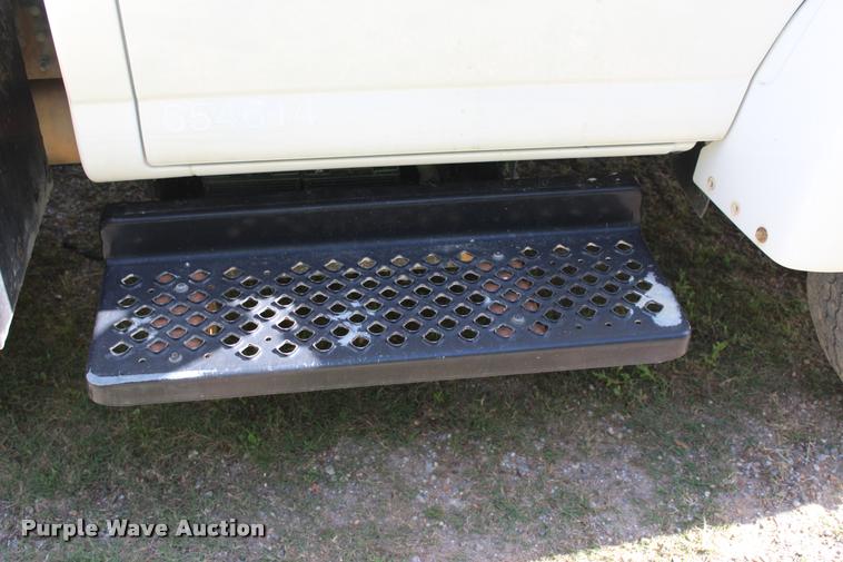 image for item DA2720 2006 GMC C5500 utility truck with crane