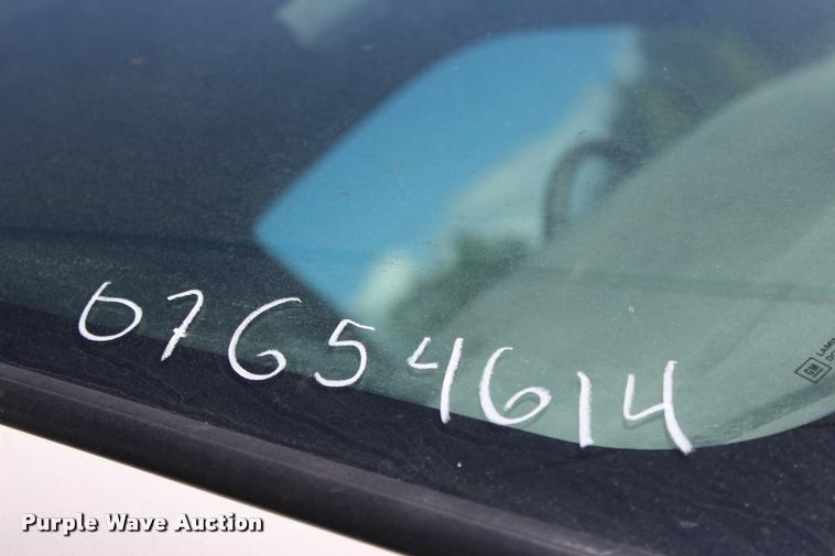 image for item DA2720 2006 GMC C5500 utility truck with crane