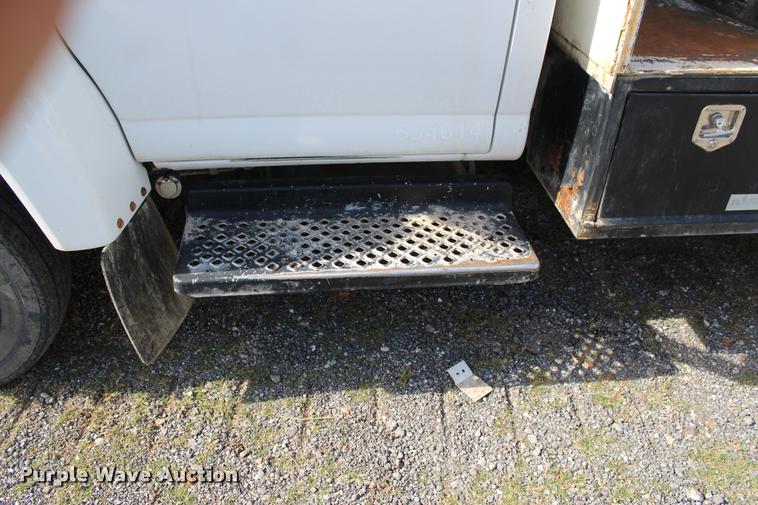 image for item DA2720 2006 GMC C5500 utility truck with crane