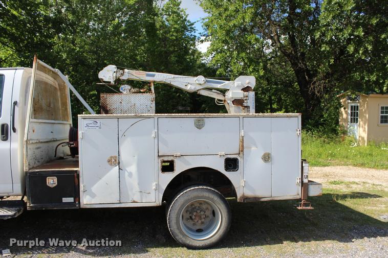 image for item DA2720 2006 GMC C5500 utility truck with crane