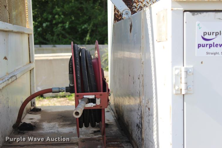 image for item DA2720 2006 GMC C5500 utility truck with crane