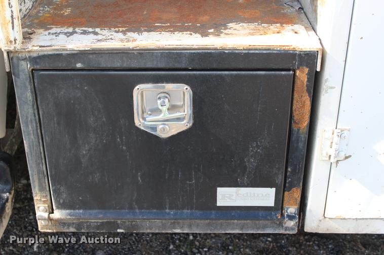 image for item DA2720 2006 GMC C5500 utility truck with crane